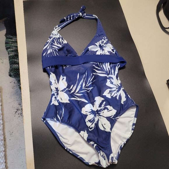 Slimming Halter One-Piece - Picture 14 of 14